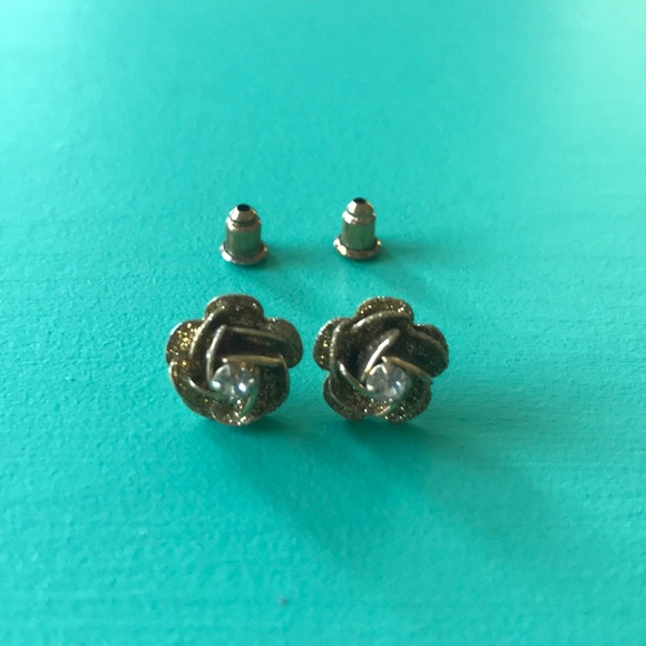 Gold studs- crystal set in rose petals - Picture 3 of 3